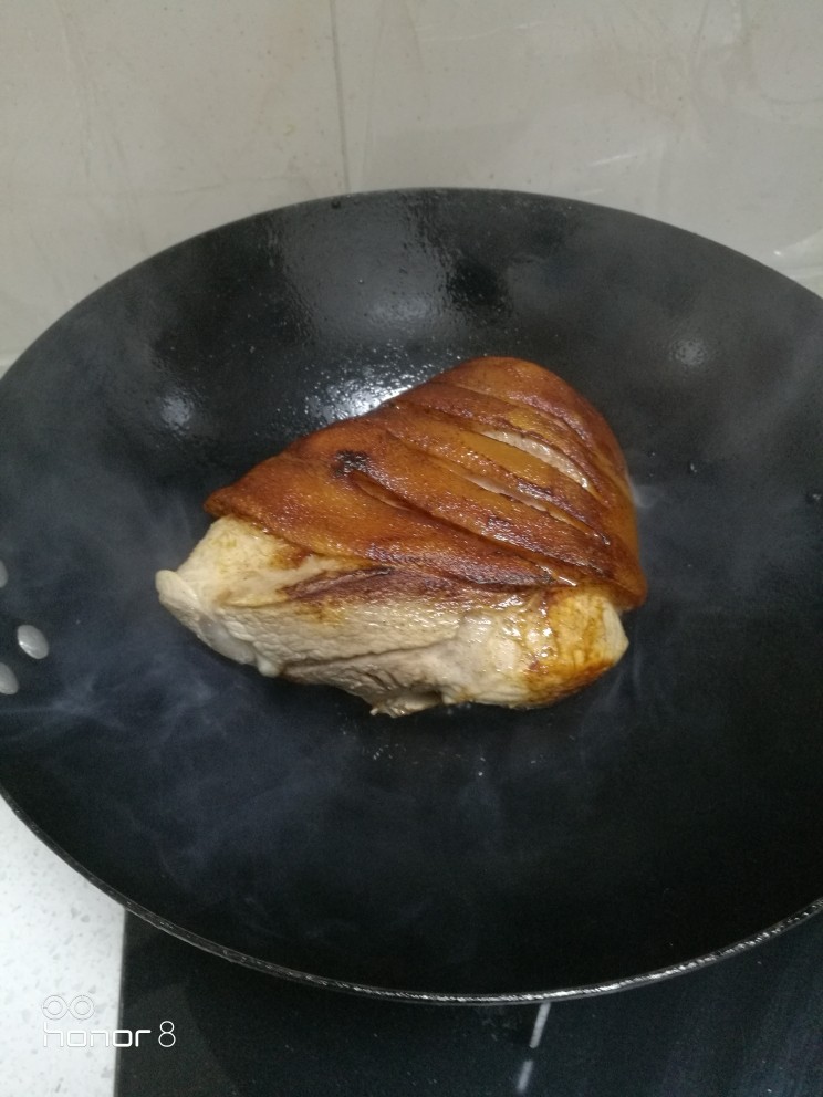 菜谱#东坡肘子#[创建于30/元~2019],起锅注油，炸猪肘子。