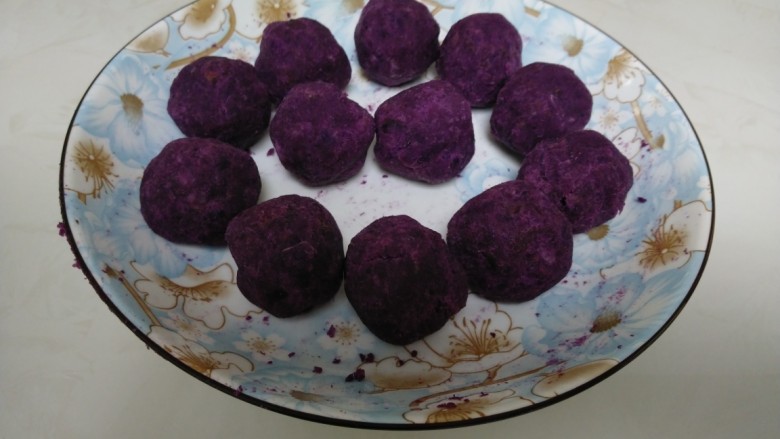 蜂蜜紫薯丸子,铛铛挡~开吃了。