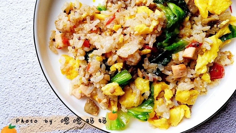 鹅肝三文鱼蔬菜炒饭,营养满分的炒饭噢～