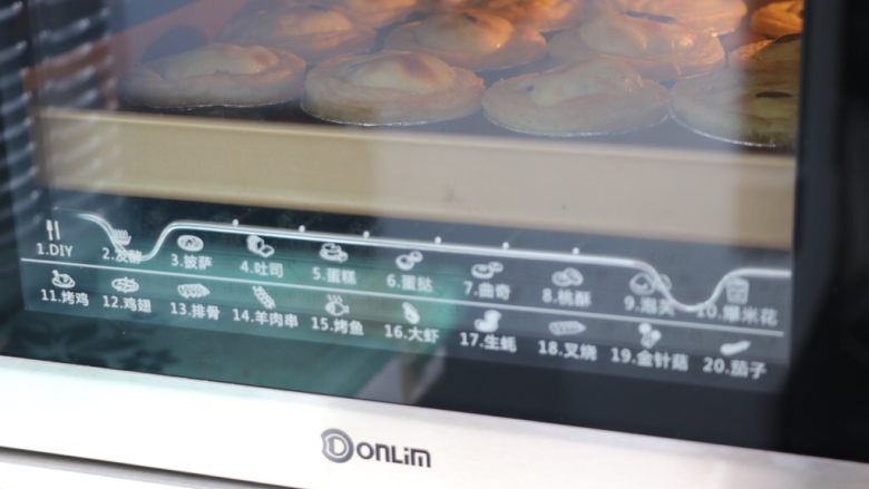 脏脏蛋挞,放入烤箱上下火200°烤20分钟