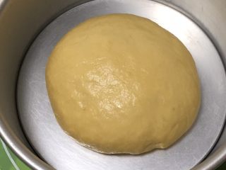 喜饼+椰蓉奶酪味,面团发酵完成后拿出。