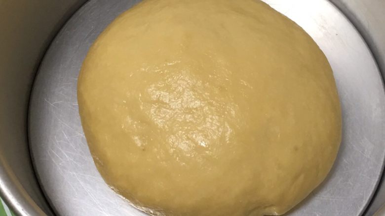 喜饼+椰蓉奶酪味,面团发酵完成后拿出。