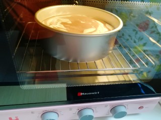 斑马纹戚风蛋糕(8寸),上下管160度烤40分钟。