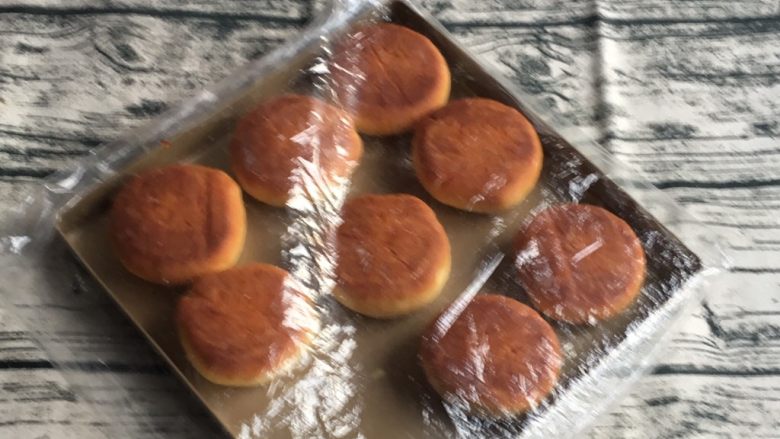 喜饼+椰蓉奶酪味,烤完拿出冷却，冷却后装入蛋糕袋中保存。