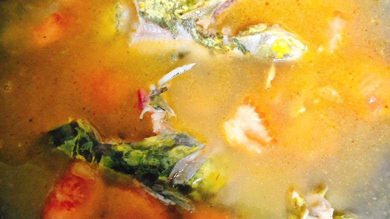 黄骨鱼鲜汤面,加入适量水煮汤，调味有宝宝酱油，盐即可！