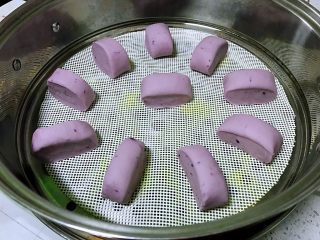 紫薯馒头，柔软超弹,放入蒸篦，发酵至原来的1到2倍大都是可以的。