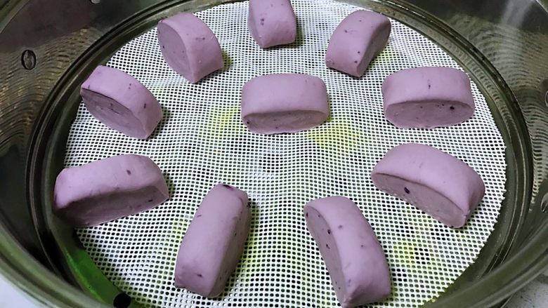紫薯馒头，柔软超弹,放入蒸篦，发酵至原来的1到2倍大都是可以的。