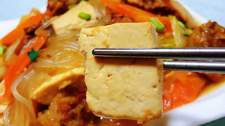 炖年菜,豆腐的营养价值非常丰富是不可替代的美味