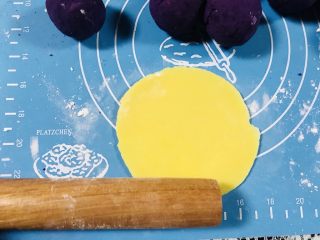 【爆浆芝士】紫薯仙豆糕,擀成薄薄的圆面皮