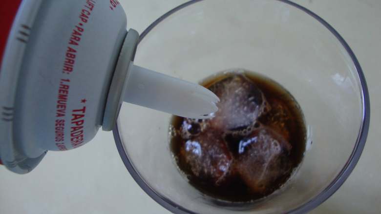 雪顶朗姆冰咖啡,挤上喷射奶油即可