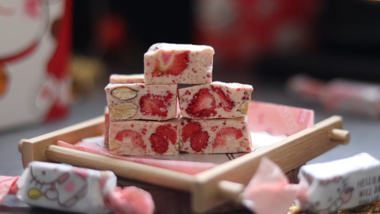 草莓牛轧糖，酸甜美味新年糖,过节分享给小伙伴们吧