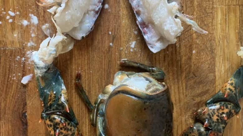 年夜饭—蒜蓉蒸龙虾,虾肉抹淀粉
