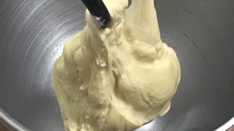 奶黄小面包,继续揉面20分钟。