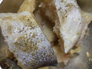 美味鲅鱼饺子,腌制片刻