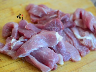 #猪年#干炸小酥肉,猪里脊切五毫米的片