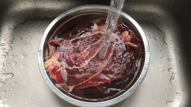 酱牛肉（高压锅版）,第二天取出，冲洗干净