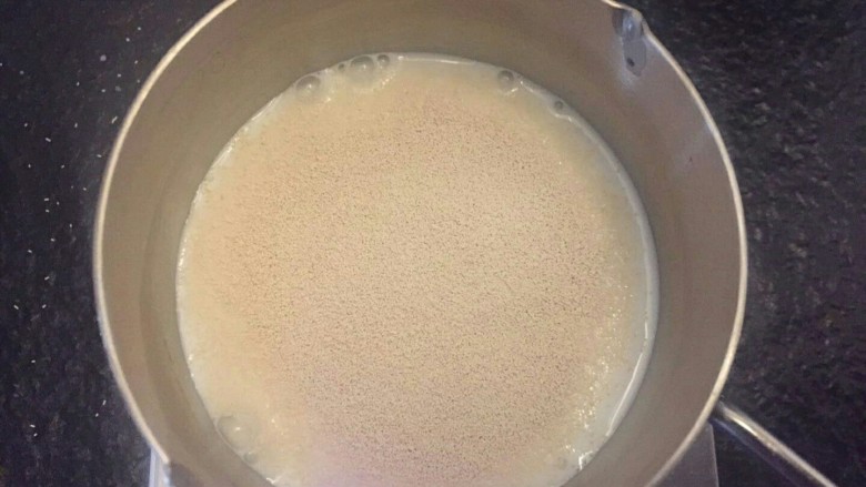 布里欧修汉堡面包🍔,在牛奶中加入高活性干酵母