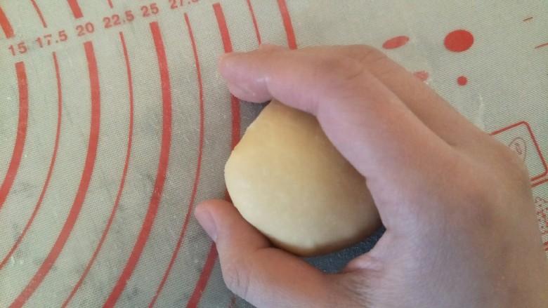 布里欧修汉堡面包🍔,切分成80克一个揉圆整形，盘它!