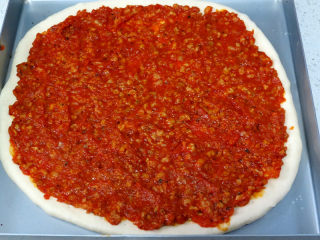 货真料足媲美必胜客的【海陆至尊披萨】,平铺一层自制的披萨酱
