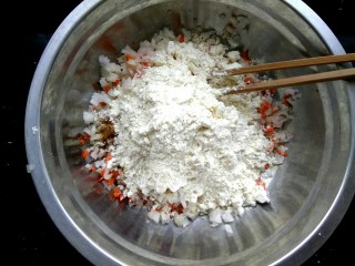白萝卜胡萝卜素丸子,加入适量面粉
