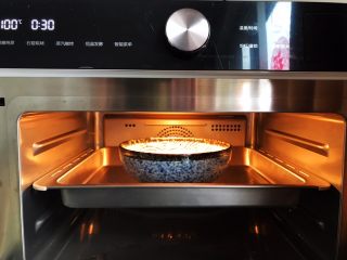 肉糜豆腐炖鸡蛋,放入美的蒸烤一体机，中层，水盒放满水