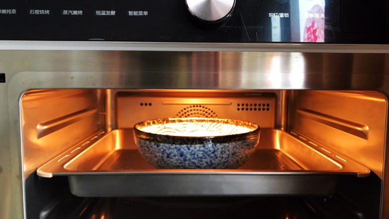 肉糜豆腐炖鸡蛋,放入美的蒸烤一体机，中层，水盒放满水