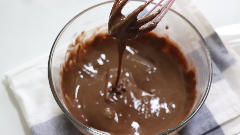 巧克力玛德琳,细腻无颗粒，有流动性。