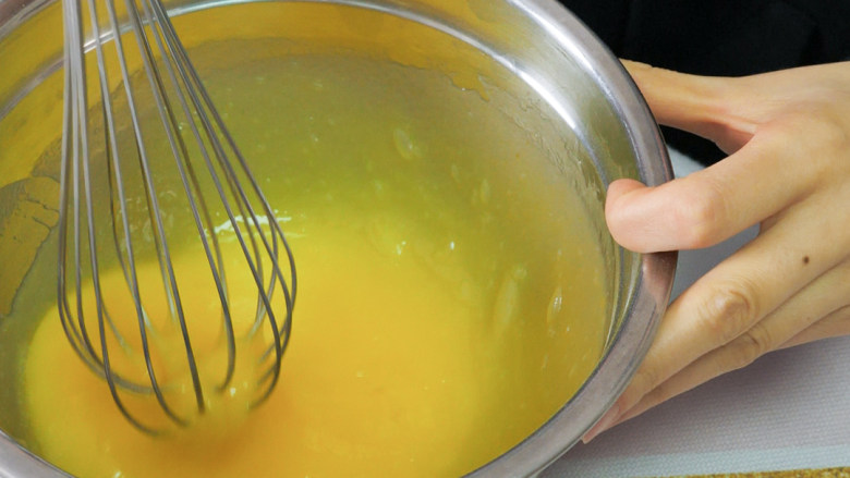 香脆芝麻蛋卷 超酥脆,慢慢拌匀即可，不要打发。