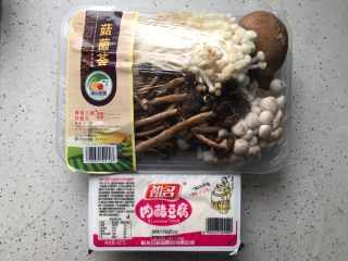 菌菇豆腐羹,首先我们准备好所有食材，如果你没有这种菌菇，可以选用你自己喜欢的各种菌菇
