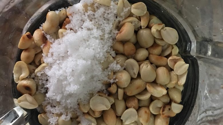 花生酱,将糖、盐、去皮的花生米放入料理机