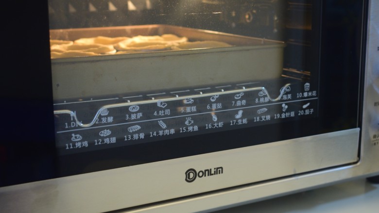 自制蛋挞,烤箱预热200度，烤30分钟