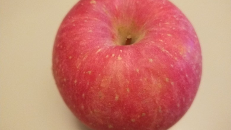 苹果🍎拼盘  孔雀开屏,红苹果洗干净切成四块。
