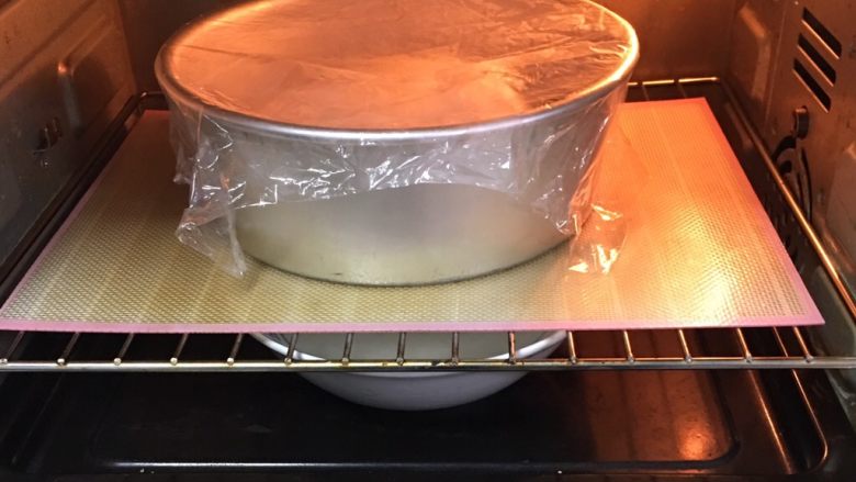 芝麻核桃馒头,烤箱发酵档，底部放一碗热水，发酵60分钟。