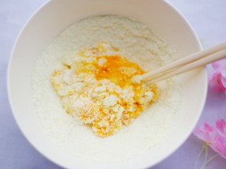 松软香甜的米粉小软饼,搅拌至粘稠。