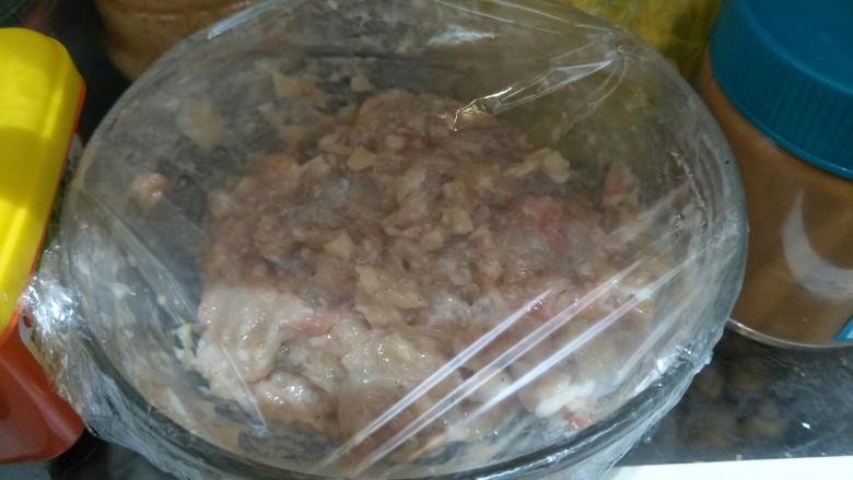广东早茶de水晶虾饺✨,放入冰箱冷藏15分钟比较好包。