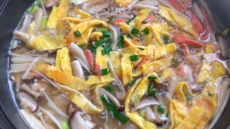 三鲜菌菇汤,煮开撒葱花