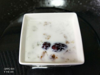 桃胶雪燕6+1种美容吃法,冷水放入锅里，蒸十五分钟至二十分钟左右