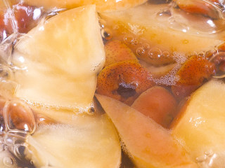 山楂苹果水 消食健脾饮,煮30分钟左右即可。