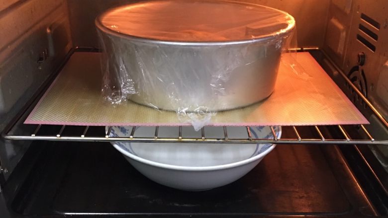 肉松奶酪面包卷-咸味,烤箱发酵档，底部放一碗热水，发酵60分钟。
