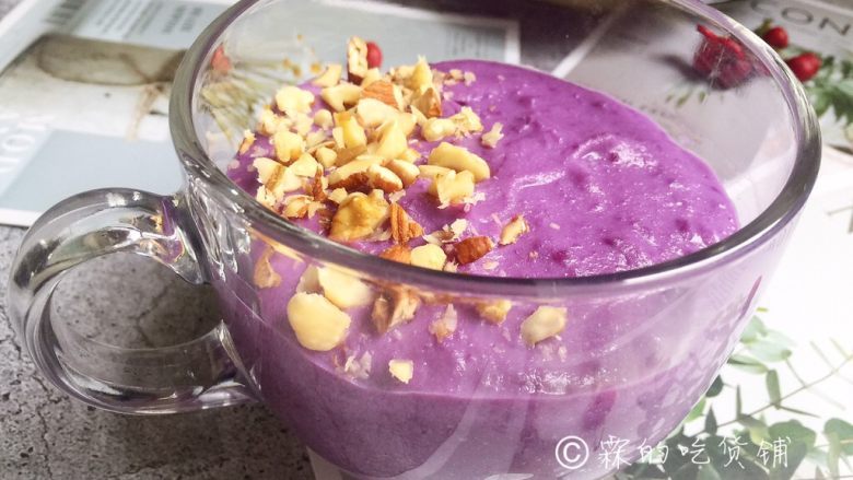 紫薯奶昔,早上做早餐、下午当作小点心补充点能量，都是不错滴。