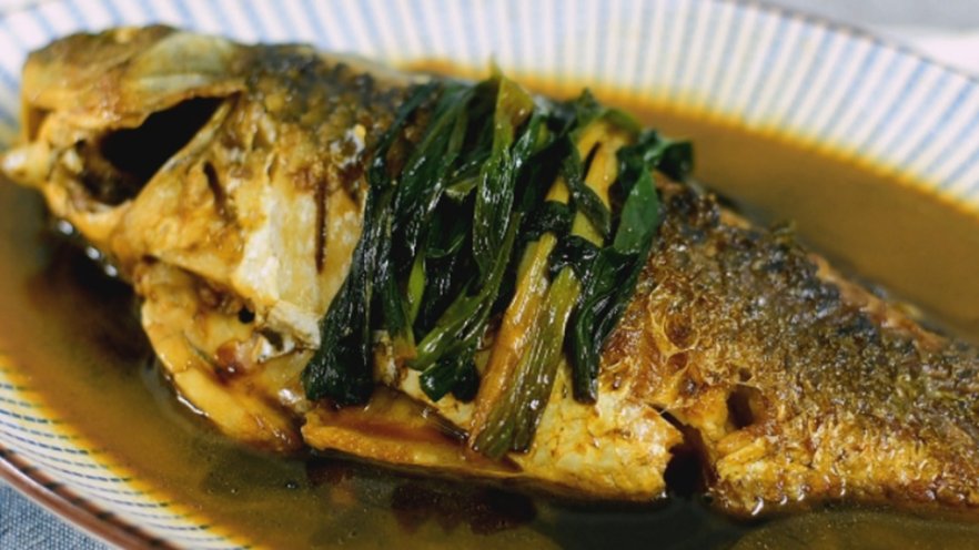 教你“葱烧鲫鱼”的做法,非常美味的家常菜