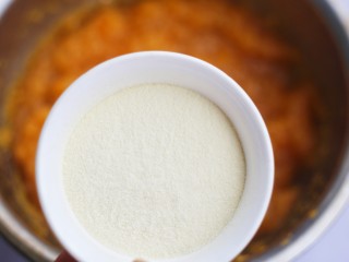 软糯香甜的红薯夹心饼,加入澳优能立多G4奶粉。