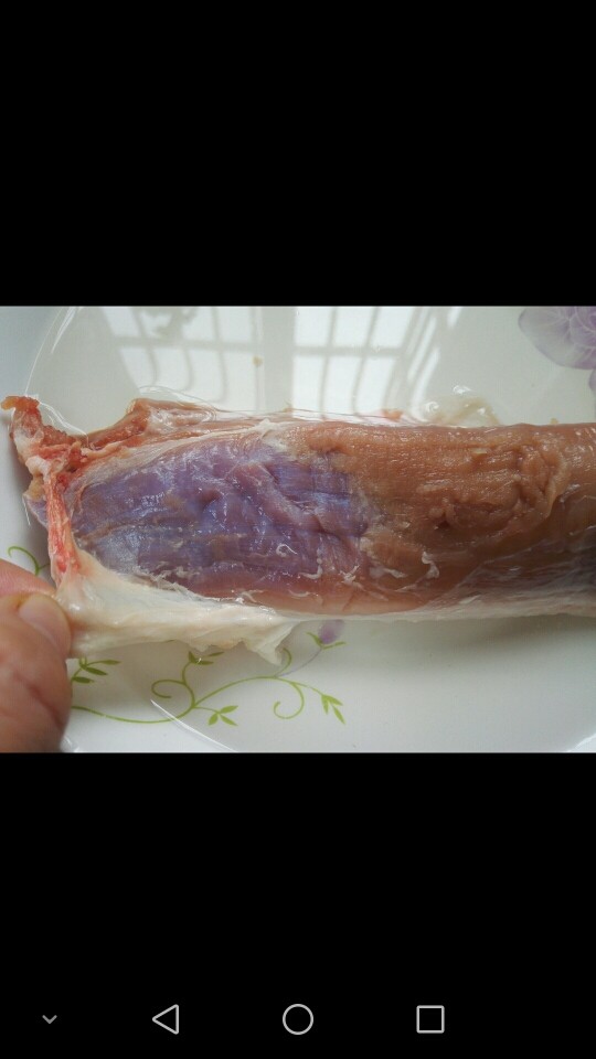 #猪里脊#京酱肉丝,将里脊肉上面白色的筋膜去除