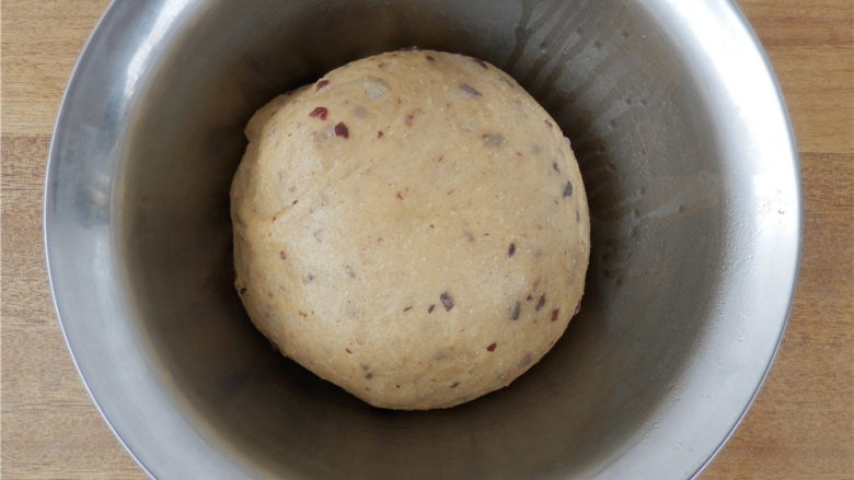 华夫饼（发酵版）,面团发酵变大。