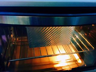 中种北海道吐司,放入烤箱发酵