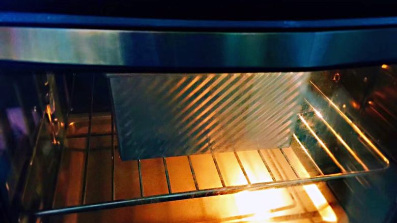 中种北海道吐司,放入烤箱发酵