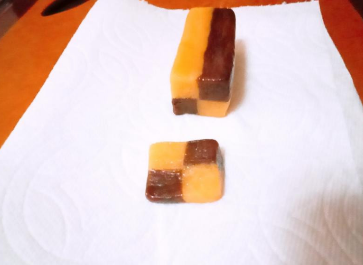 棋格饼乾-无奶油版,切出两直条相叠
并切成数个0.8公分的饼乾