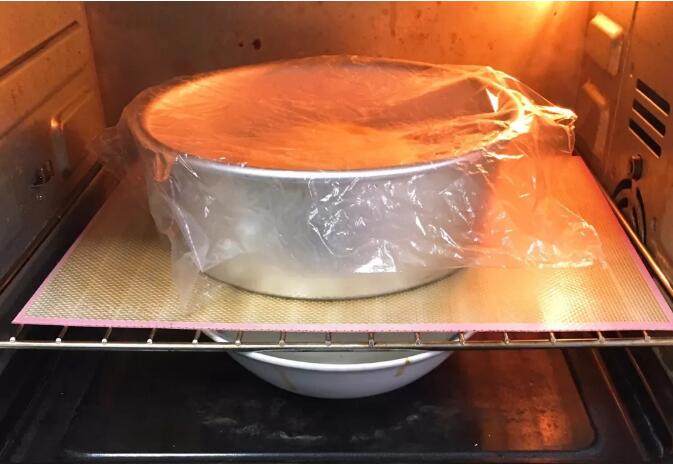 南瓜豆沙味喜饼,烤箱发酵档，底部放一碗热水，发酵60分钟。