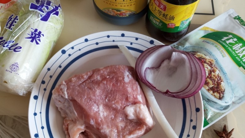 白菜肉丸炖粉条,准备原料