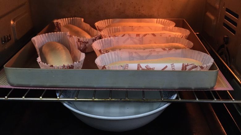 奶酪蓝莓面包,送入烤箱两次发酵，方法同上也是60分钟。